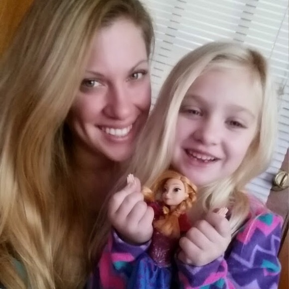 Meet your Posher, Lisa - Picture 1 of 1